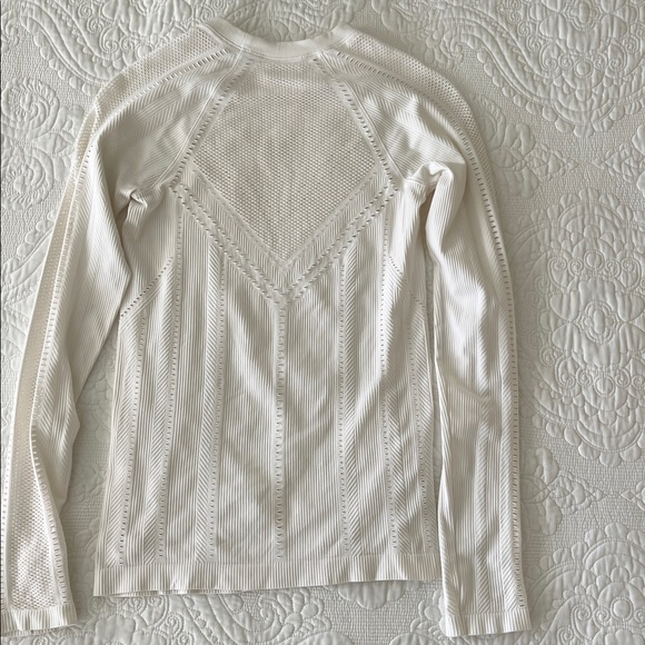 Athleta Women White Mesh Seamless Perforated Oxygen Long Sleeve Top - Picture 4 of 4